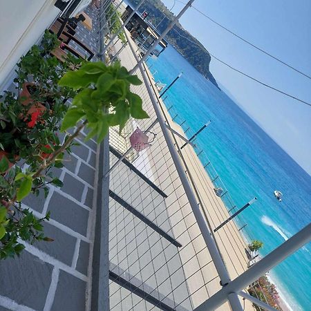 Veronika'S Apartment Himare Exteriör bild