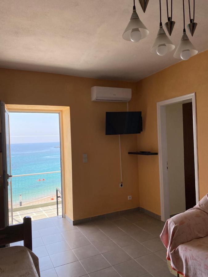 Veronika'S Apartment Himare Exteriör bild
