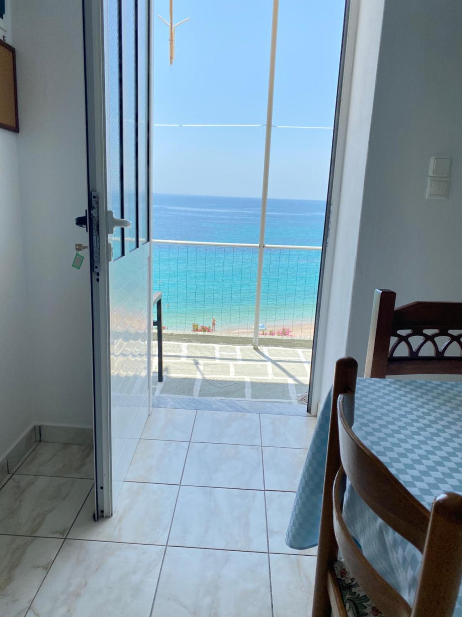 Veronika'S Apartment Himare Exteriör bild